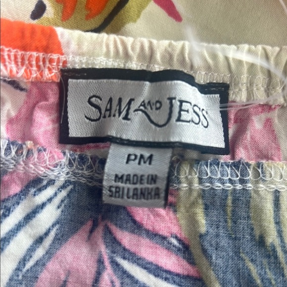 Floral Off-Shoulder Ruffle Top - Picture 2 of 2